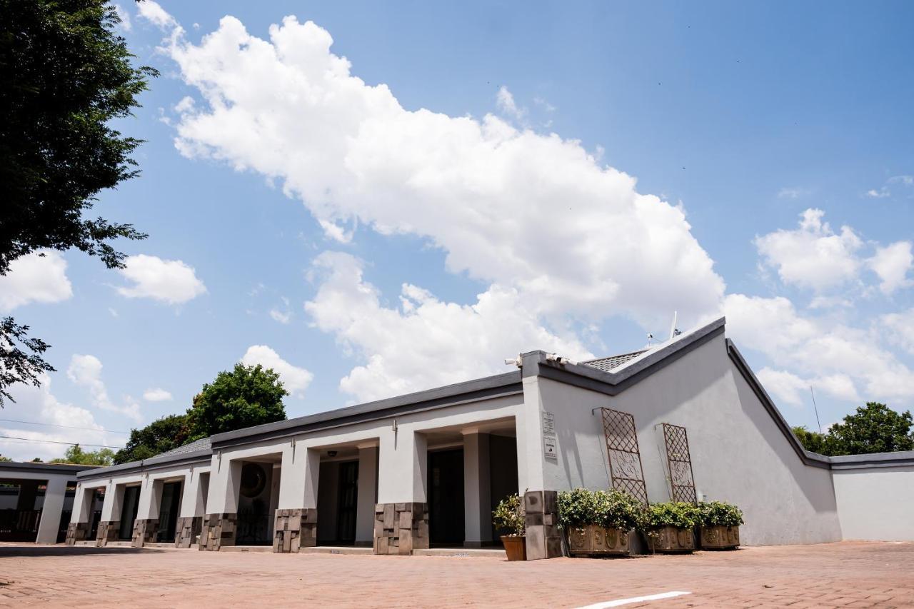 Villa Gracia Guesthouse Klerksdorp Ngoại thất bức ảnh