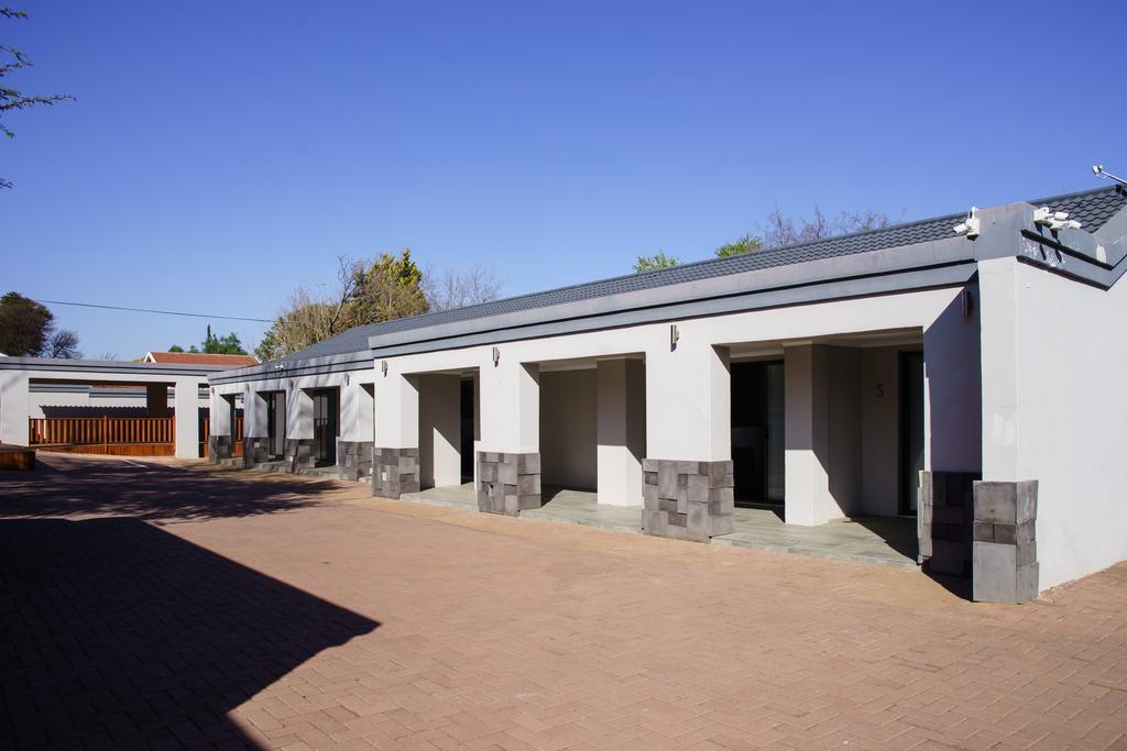Villa Gracia Guesthouse Klerksdorp Ngoại thất bức ảnh
